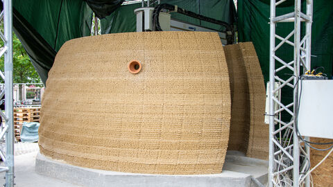 Die Skulptur während der Ausstellung