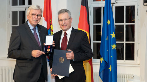 Auszeichnungen zu "75 Jahre Hessen"