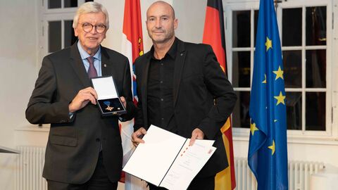 Auszeichnungen zu "75 Jahre Hessen"