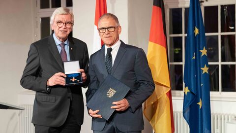 Auszeichnungen zu "75 Jahre Hessen"