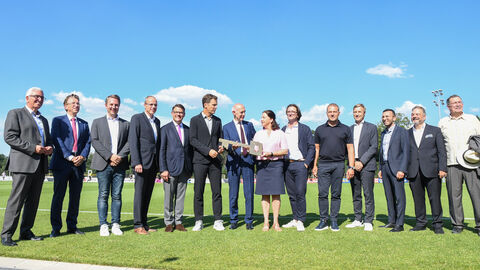 Feierliche Schlüsselübergabe