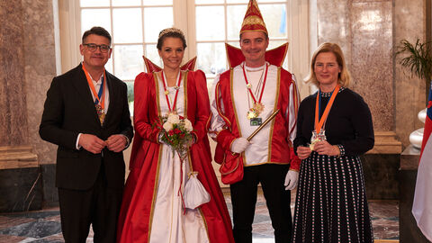 Ministerpräsident Boris Rhein und seine Frau Tanja Raab-Rhein empfangen im Schloss Biebrich in Wiesbaden hessische Fastnachtsvereine