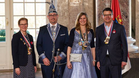 Ministerpräsident Boris Rhein und seine Frau Tanja Raab-Rhein empfangen im Schloss Biebrich in Wiesbaden Prinzessin Melanie die Beerziss und Prinz Sebastian den Modellbauer vom Carneval-Verein Hosenfeld e.V.; Melanie Rützel, Sebastian Heß