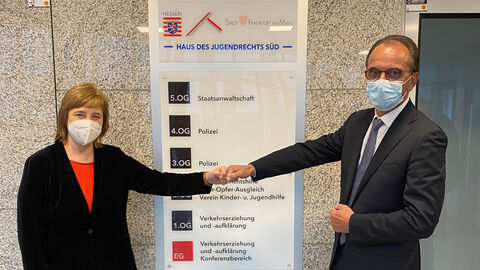 Bildbeschreibung (v. l. n. r.): Justizministerin Eva Kühne-Hörmann mit Finanzminister Michael Boddenberg